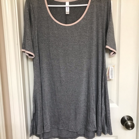 shirts and dresses - Picture 5 of 16